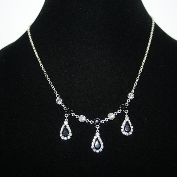 Beautiful silver and black rhinestone necklace 15"